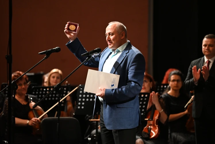 Русенската филхармония, маестро Емил Табаков и пианистът Симон Трпчески откриха "Мартенски музикални дни"